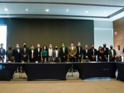 Salvador Cosío se presentó este martes ante un grupo de empresarios de “Mil Por Zapopan” que preside Raúl Bustamante, con quienes firmó compromisos. ESPECIAL