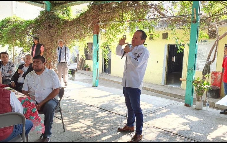 El aspirante sostuvo un encuentro con alrededor de 50 promotores comunitarios en la colonia Alfredo Barba. ESPECIAL