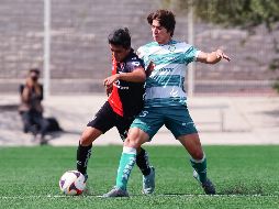 En duelo de Fuerzas Básicas propiedad de Grupo Orlegi, Santos y rojinegros igualaron 1-1 en el partido de Ida de la Semifinal de la categoría Sub-17, disputado en la cancha alterna del TSM de Torreón. IMAGO7