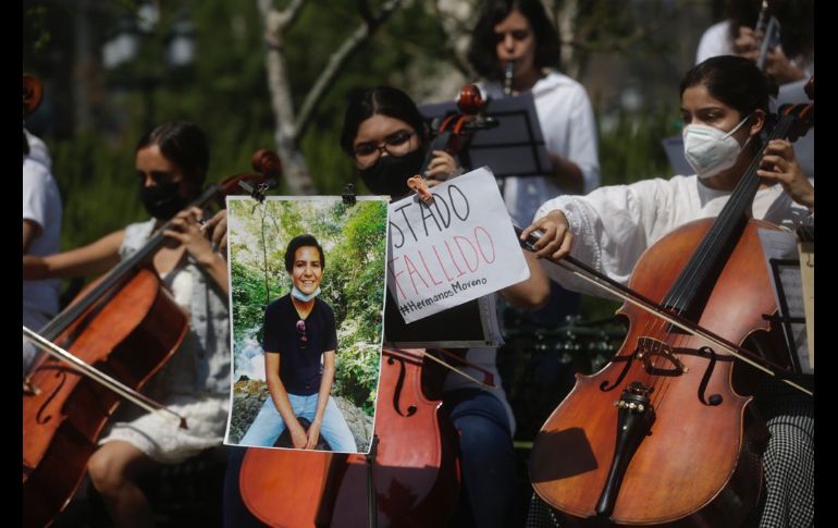 Al llegar a Palacio de Gobierno ya los esperaban algunos músicos de distintas orquestas, quienes en conjunto entonaron distintas melodías. EL INFORMADOR / F. Atilano