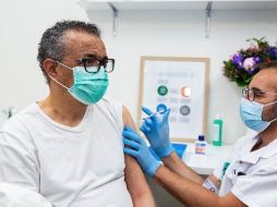 Tedros Adhanom recibió la vacuna en el Hospital Universitario de Ginebra. TWITTER/@DrTedros