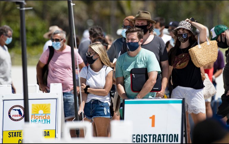 Varios estados de la Unión Americana han flexibilizado su política de vacunación y permiten que extranjeros accedan a las dosis. AP/D. Santiago