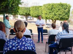 El aspirante del Partido Verde a la alcaldía de Zapopan ante vecinos de la Asociación de Colonos de Las Cañadas. ESPECIAL