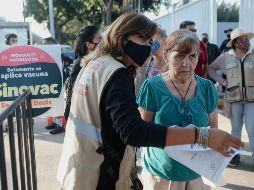 Jornada de aplicación de la segunda dosis de la vacuna contra el COVID-19 de Sinovac a adultos mayores, en el Centro Universitario de Ciencias Exactas e Ingenierías (CUCEI). EL INFORMADOR / G. Gallo