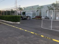 Fue a través de un reporte al C5 estatal que se supo que el elemento había sido atacado a balazos en el estacionamiento de una escuela de natación. ESPECIAL