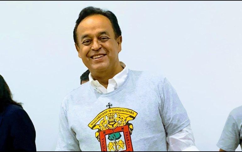 El aspirante firmó un compromiso para acudir a reuniones periódicas con los estudiantes del CUCSH y cumplir sus propuestas. ESPECIAL