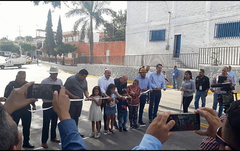 La repavimentación fue considerada obra prioritaria por los mismos habitantes de Huentitán. ESPECIAL