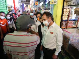 Pablo Lemus divulgó entre los locatarios algunas de sus propuestas para la reactivación económica de Guadalajara. TWITTER/@PabloLemusN