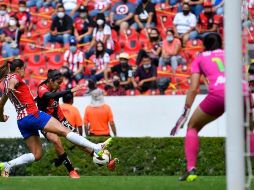 Chivas mantuvo su postura ofensiva hasta el final del encuentro, pero el gol no pudo llegar. IMAGO7/L. Barba