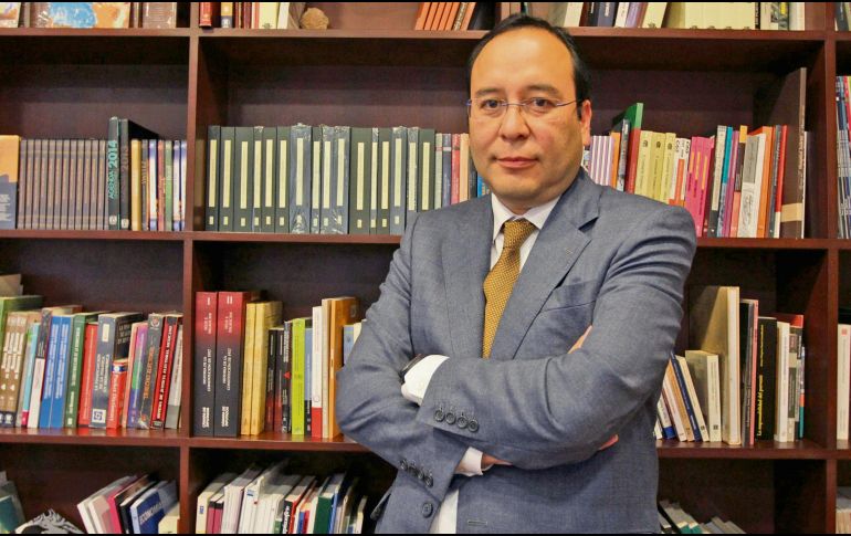 El Presidente López Obrador acusa a los consejeros Ciro Murayama (foto) y a Lorenzo Córdova de solapar la compra de votos. NOTIMEX/Archivo