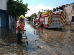 La lluvia que se presentó la mañana de este sábado en la Zona Metropolitana de Guadalajara (ZMG) dejo diversas inundaciones. ESPECIAL