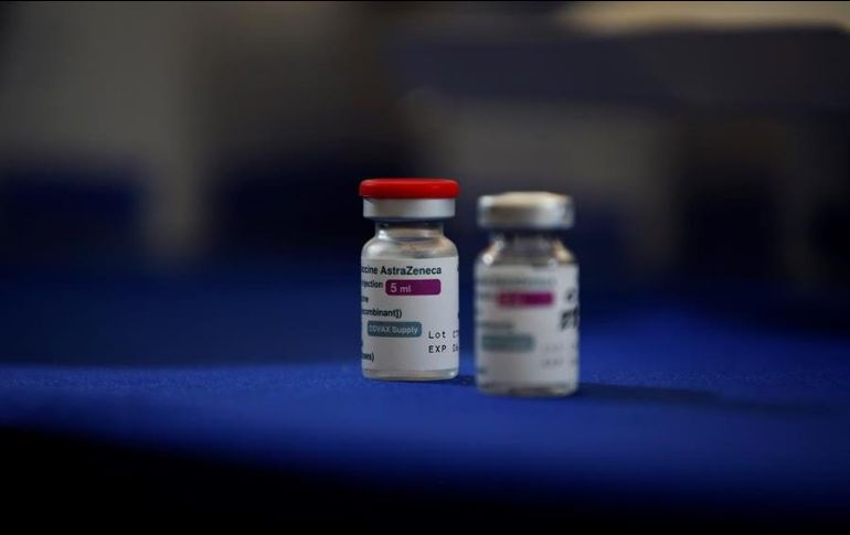 Expertos estudiaron a 175 personas de más de 80 años, las cuales recibieron la segunda vacuna a 11 o 12 semanas después de la primera dosis. EFE/ARCHIVO