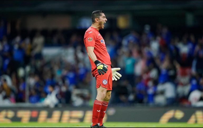 Polémicas palabras que le hizo Jesús Corona, capitán y portero del Cruz Azul, al cuerpo arbitral previo al encuentro ante el Toluca. Imago7
