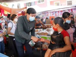 Kumamoto escuchó las inquietudes de los comerciantes como la inseguridad, alumbrado y espacios públicos. ESPECIAL