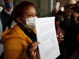 Marisol Tapia acudió hoy a la Secretaría de la Contraloría en Ciudad de México para presentar una denuncia contra quienes resulten responsables por el accidente del Metro que causó la muerte de su hijo Brandon. EFE/J. Méndez
