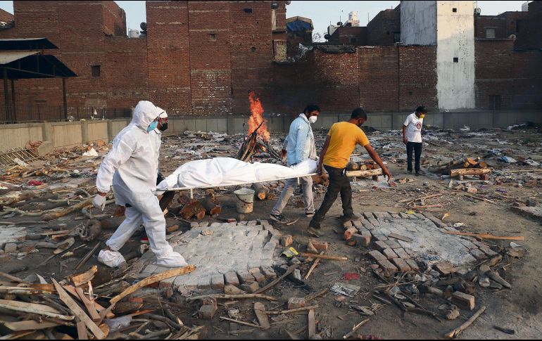 CRISIS. India batalla por una nueva oleada de contagios. AP