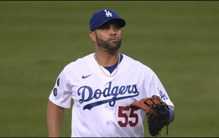 Pujols, de 41 años, fue recibido con vítores en el Dodger Stadium y pegó un elevado de out en su primer turno al bate. AFP