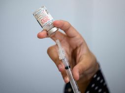 Serán así los 60 millones ya prometidos de la vacuna de AstraZeneca, que este país no utilizaba, junto con otros 20 millones de las marcas que sí tiene aprobadas y que ha administrado, Pfizer, Moderna y Janssen. AFP / ARCHIVO