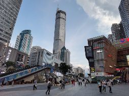 El SEG Plaza, que se terminó de construir en 2000, es uno de los edificios más emblemáticos de Shenzhen (sur), la inmensa metrópolis limítrofe de Hong Kong. AFP