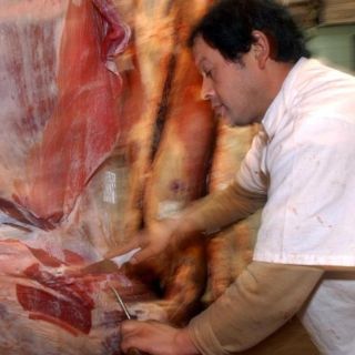 Argentina deja de exportar carne vacuna ante alza de precios; anuncian paro