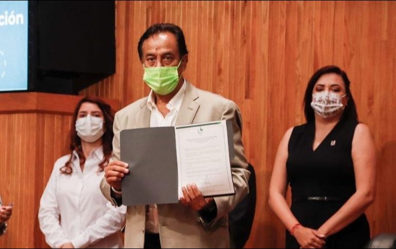 El aspirante Salvador Cosío en el Paraninfo Enrique Díaz de León. Especial.