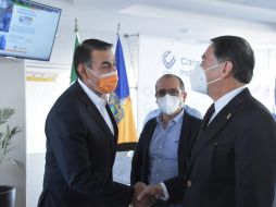 El encuentro entre los industriales y el emecista se llevó a cabo en el Centro Universitario de Ciencias Económico Administrativas (CUCEA). ESPECIAL