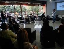 Alberto Uribe Camacho presentó sus propuestas ante vecinos del Fraccionamiento Solares. Cortesía