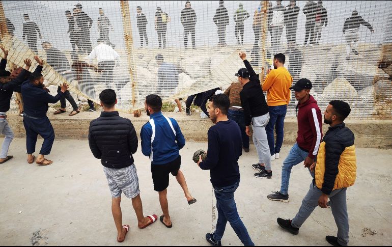 MIGRANTES. Cientos de marroquíes se dirigen a Ceuta desde Marruecos