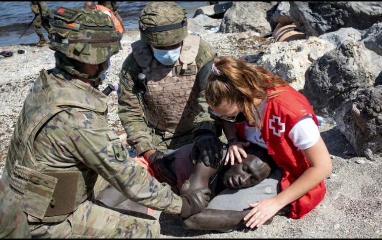 Más de 8.000 inmigrantes procedentes de Marruecos ingresaron este lunes en el enclave español de Ceuta desatando una crisis migratorias sin precedentes. GETTY IMAGES