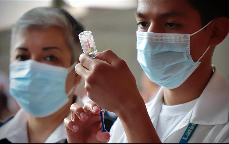 El Presidente López Obrador celebra que a pesar de las críticas de sus opositores México cuenta con las vacunas para continuar con el Plan Nacional de la Vacunación. SUN / B. Fregoso