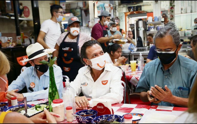 INTERVENCIÓN. Pablo Lemus firmó compromisos con los comerciantes del Mercado de Abastos. ESPECIAL