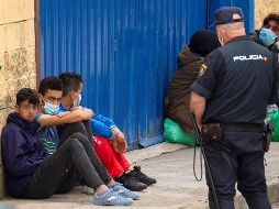 Las autoridades española se centran en la atención de los 850 menores de edad que llegaron de manera irregular los últimos días, procedentes de Marruecos. EFE / B. Lorenzo