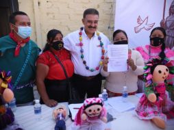 Representantes de pueblos y comunidades indígenas pidieron apoyo a Carlos Lomelí para impulsar actividades productivas. ESPECIAL