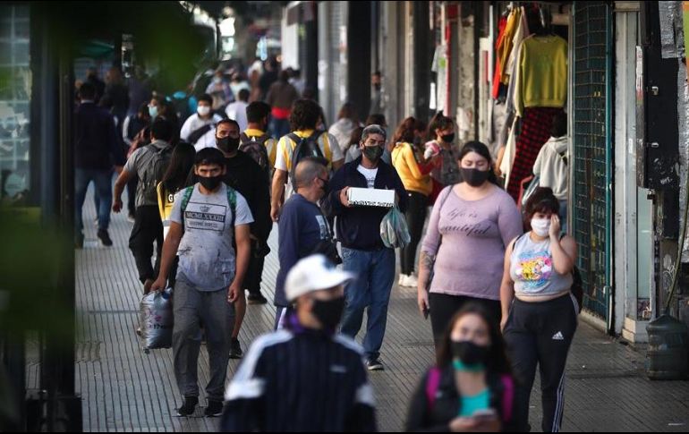 Argentina registró este jueves 35 mil 884 nuevos contagios de COVID-19 y 435 muertes. EFE/ARCHIVO