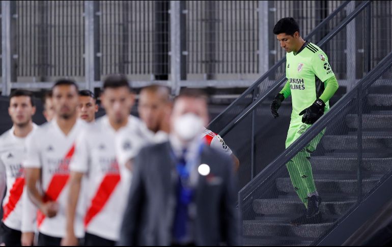 El caso más emblemático fue el de River Plate, que sufrió un contagio masivo de más de 25 jugadores en su plantel. En el partido de Libertadores ante Santa Fe, el volante fue portero Enzo Pérez, pero River se alzó con un triunfo 2-1. EFE / J. I. Roncoroni