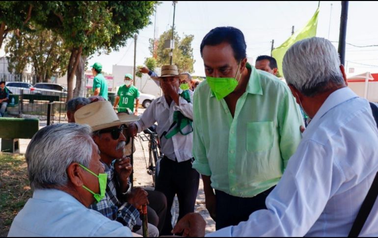 Cosío visitó ayer  jueves las colonias Santa Ana Tepetitlán, Francisco Sarabia y Cordilleras. ESPECIAL
