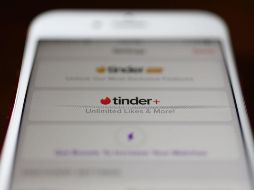 Todos los usuarios también podrán aplicar un filtro para buscar pareja solo entre los vacunados. AFP / ARCHIVO