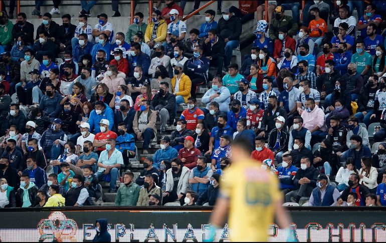 Mientras la capacidad aprobada para este duelo era del 40%, el estadio Hidalgo lucía repleto en el encuentro entre los Tuzos y la Máquina. Imago7