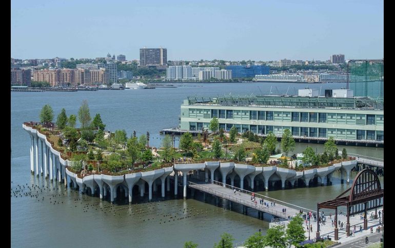 El parque se suma a una serie de muelles nuevos que han surgido en el lado oeste de Manhattan, pero tiene características de diseño que lo distinguen de los demás. AFP/A. Weiss