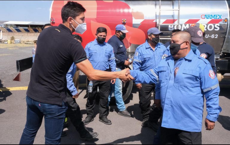 Ángel Zaldívar convivió con los bomberos y escuchó algunas de sus vivencias. TWITTER/@AZaldivar_