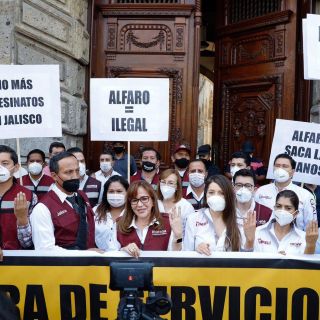 Morena clausura simbólicamente palacios de Gobierno y Municipal