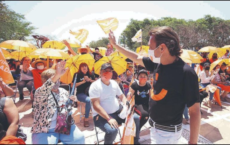 Lemus planteó contar con un registro de asistencia a nivel secundaria, por medio del cual se notifiquen entradas y salidas a los padres o tutores vía mensaje de texto en sus celulares. ESPECIAL