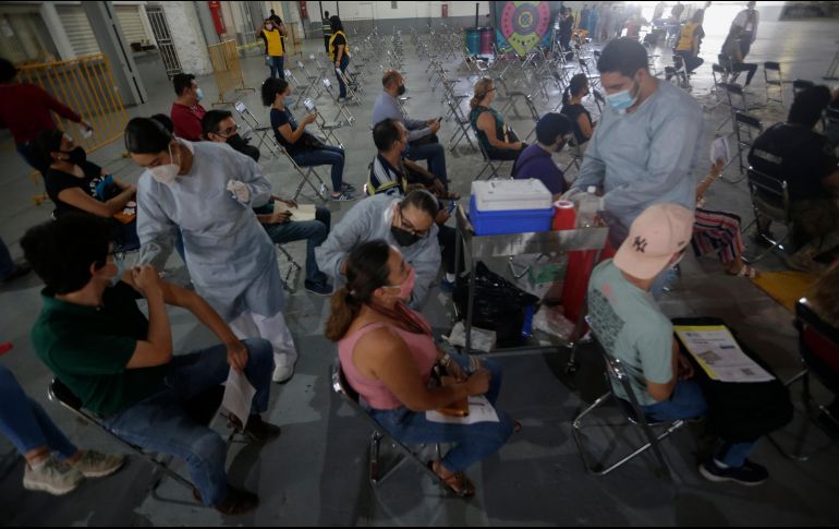 Autoridades estatales implementaron este registro para evitar largas filas como ocurrió en las primeras jornadas de vacunación. EL INFORMADOR / ARCHIVO