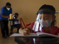 AMLO destacó que es muy importante regresar a las clases presenciales. AP / ARCHIVO