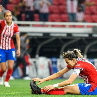 ¡Noche amarga! Chivas cae ante Tigres en la ida de la final de la Liga MX Femenil