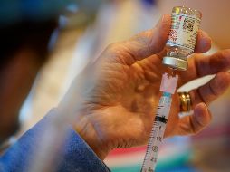 De ser aprobada, sería la segunda vacuna disponible en EU para adolescentes, después de que las autoridades reguladoras aprobaran uso de la vacuna de Pfizer y BioNTech. AP / ARCHIVO