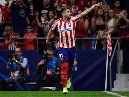 Héctor Herrera señala que donde quiera que esté, su madre debe estar muy orgullosa por el objetivo que consiguió esta temporada. AFP / ARCHIVO