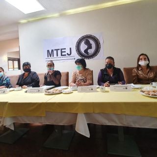Por acoso  y falta de pago, conforman Asociación de Mujeres Transportistas