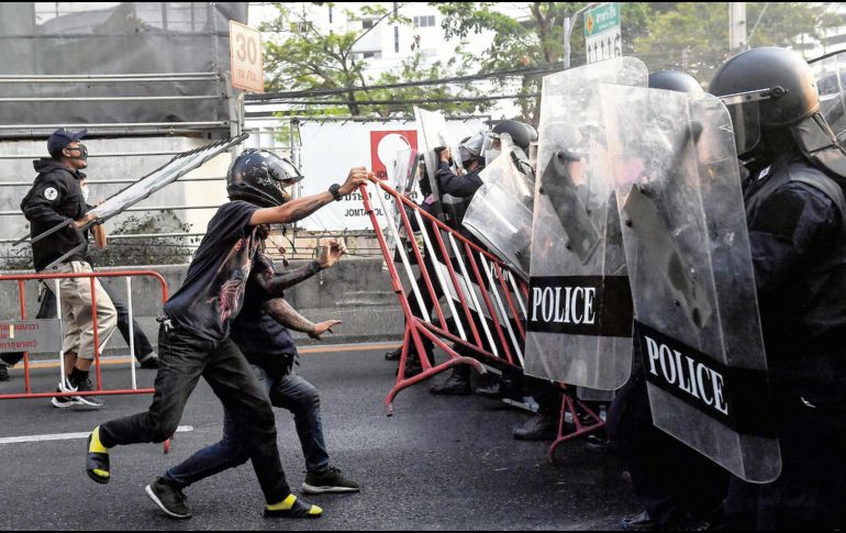 Las protestas contra la junta continúan hoy un día más para expresar el rechazo popular al mando castrense, exigir la liberación de todos los detenidos, incluida la derrocada líder Aung San Suu Kyi, y el restablecimiento de la democracia. ARCHIVO