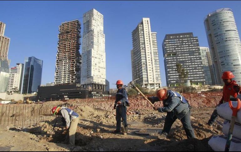 Tanto las actividades secundarias como las terciarias mostraron menor dinamismo entre enero y marzo. EFE/ARCHIVO